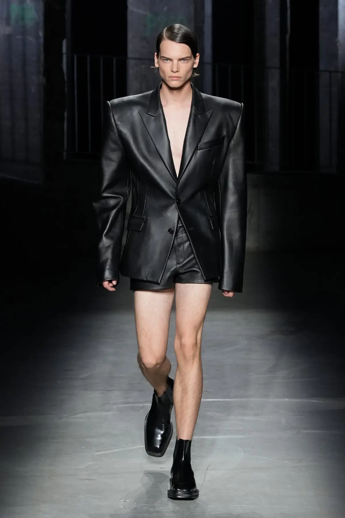 Juun.J Printemps 2025, une fusion de masculinité et de fluidité