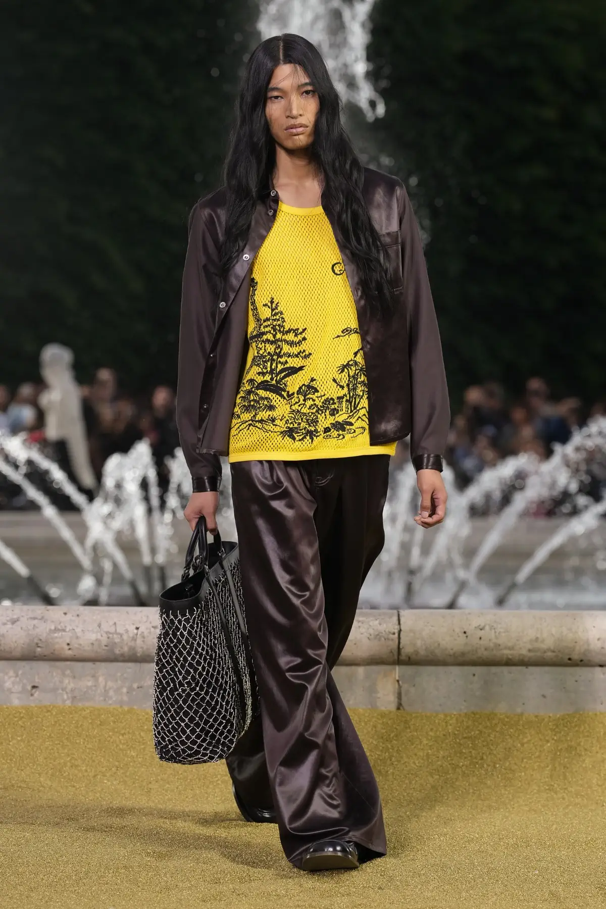 Nigo emmène KENZO dans une aventure dorée pour le Printemps 2025