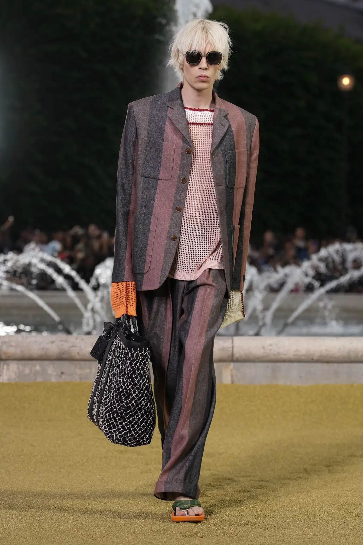 Nigo emmène KENZO dans une aventure dorée pour le Printemps 2025