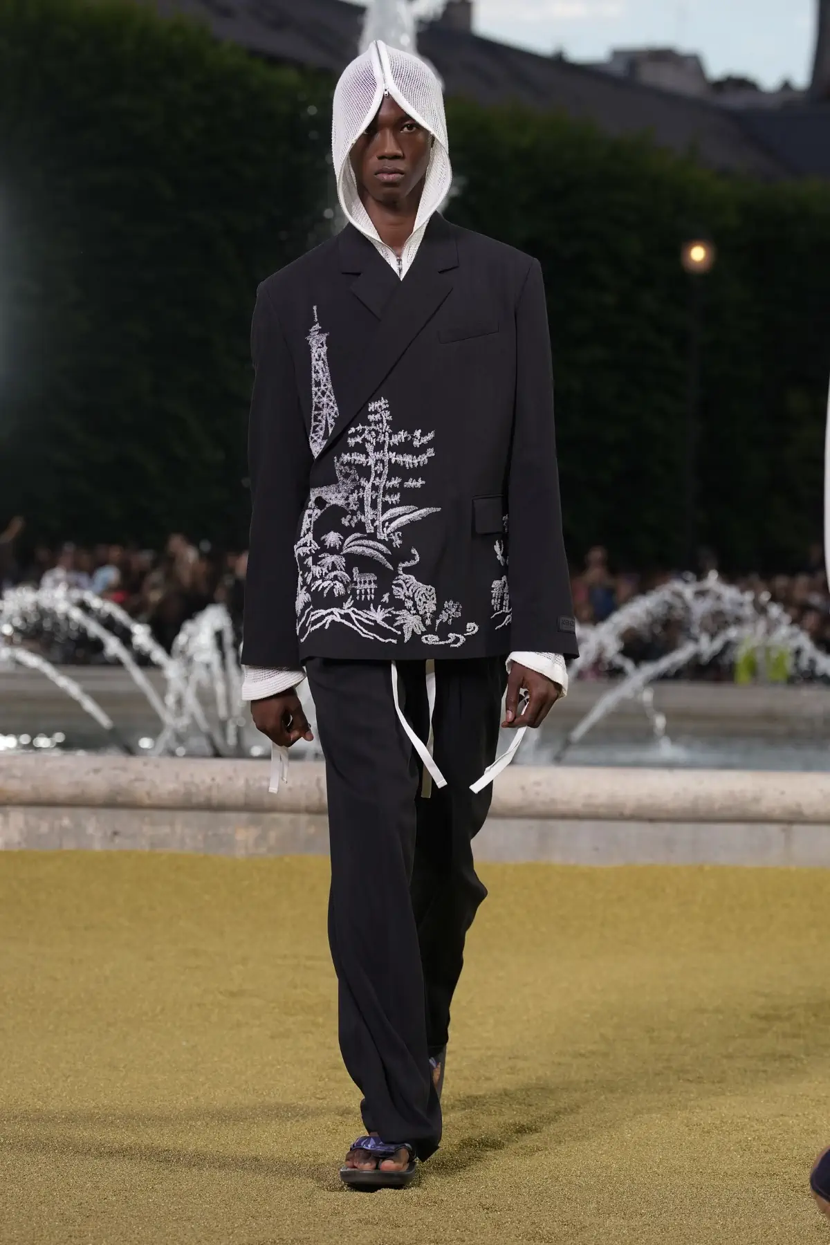 Nigo emmène KENZO dans une aventure dorée pour le Printemps 2025