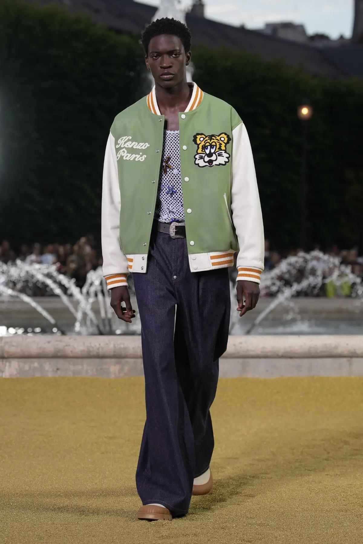 Nigo emmène KENZO dans une aventure dorée pour le Printemps 2025