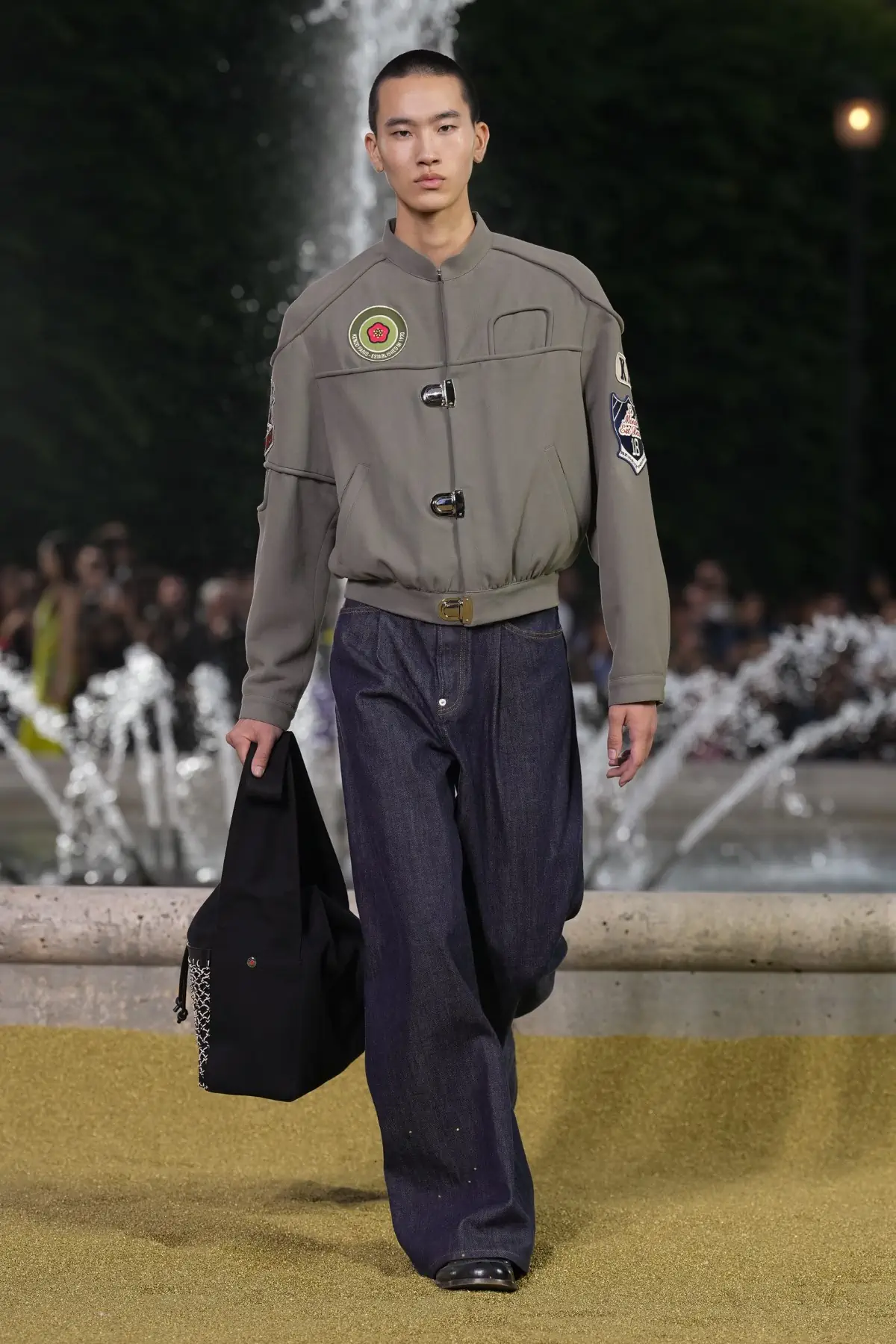 Nigo emmène KENZO dans une aventure dorée pour le Printemps 2025