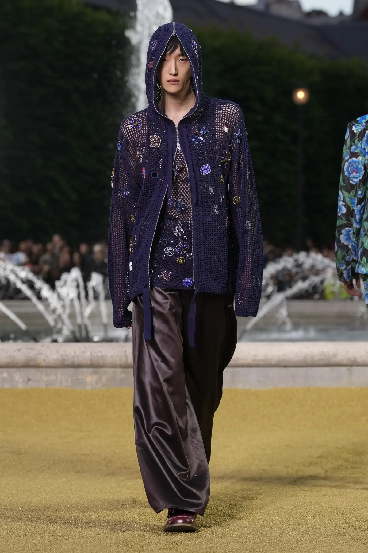 Nigo emmène KENZO dans une aventure dorée pour le Printemps 2025