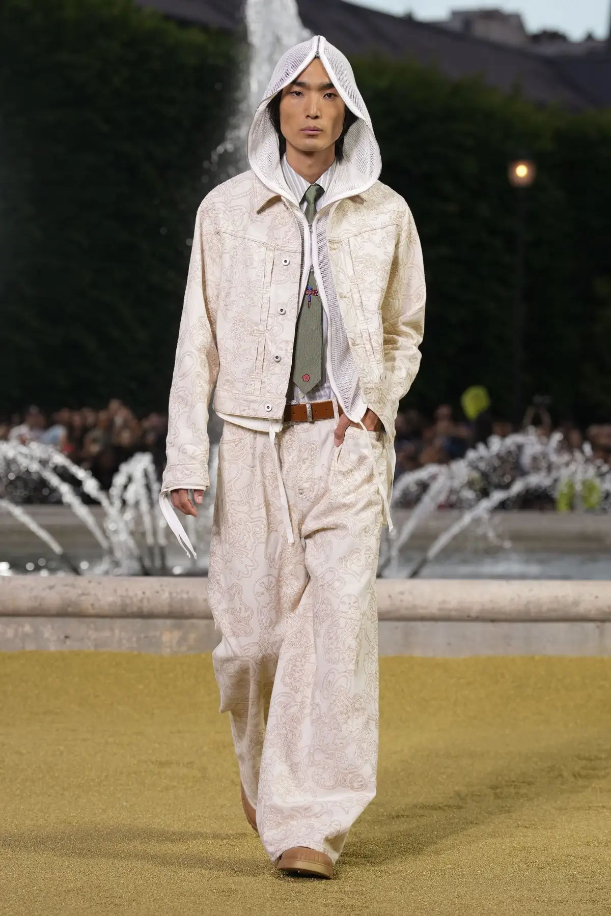 Nigo emmène KENZO dans une aventure dorée pour le Printemps 2025