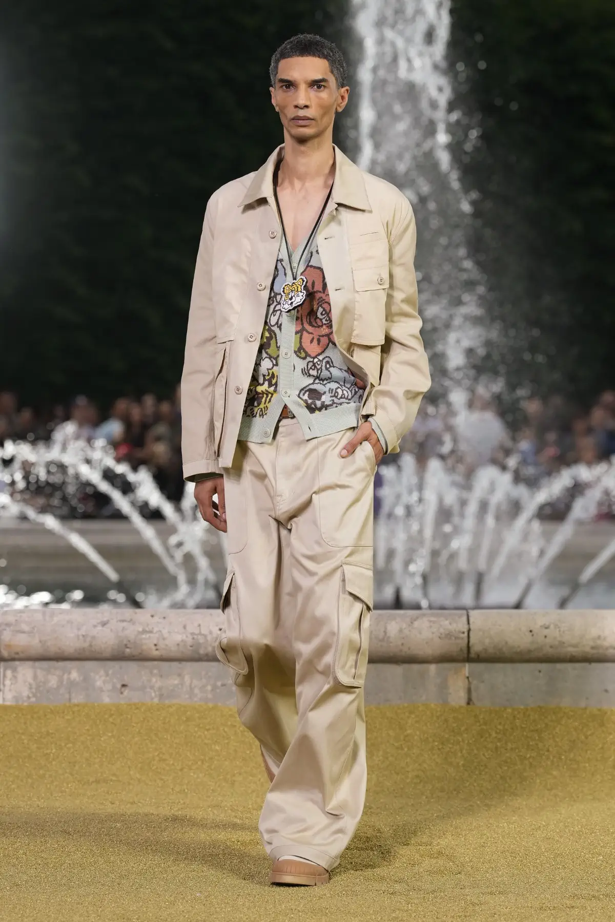 Nigo emmène KENZO dans une aventure dorée pour le Printemps 2025