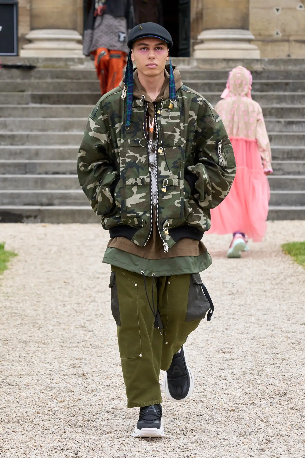 La collection Printemps 2025 de KIDILL, une fusion du street style tokyoïte et de l'inspiration Harajuku