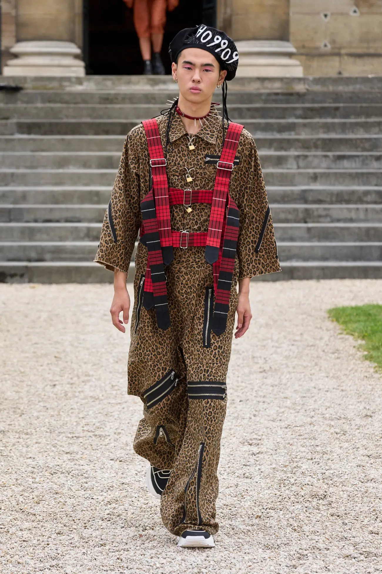 La collection Printemps 2025 de KIDILL, une fusion du street style tokyoïte et de l'inspiration Harajuku