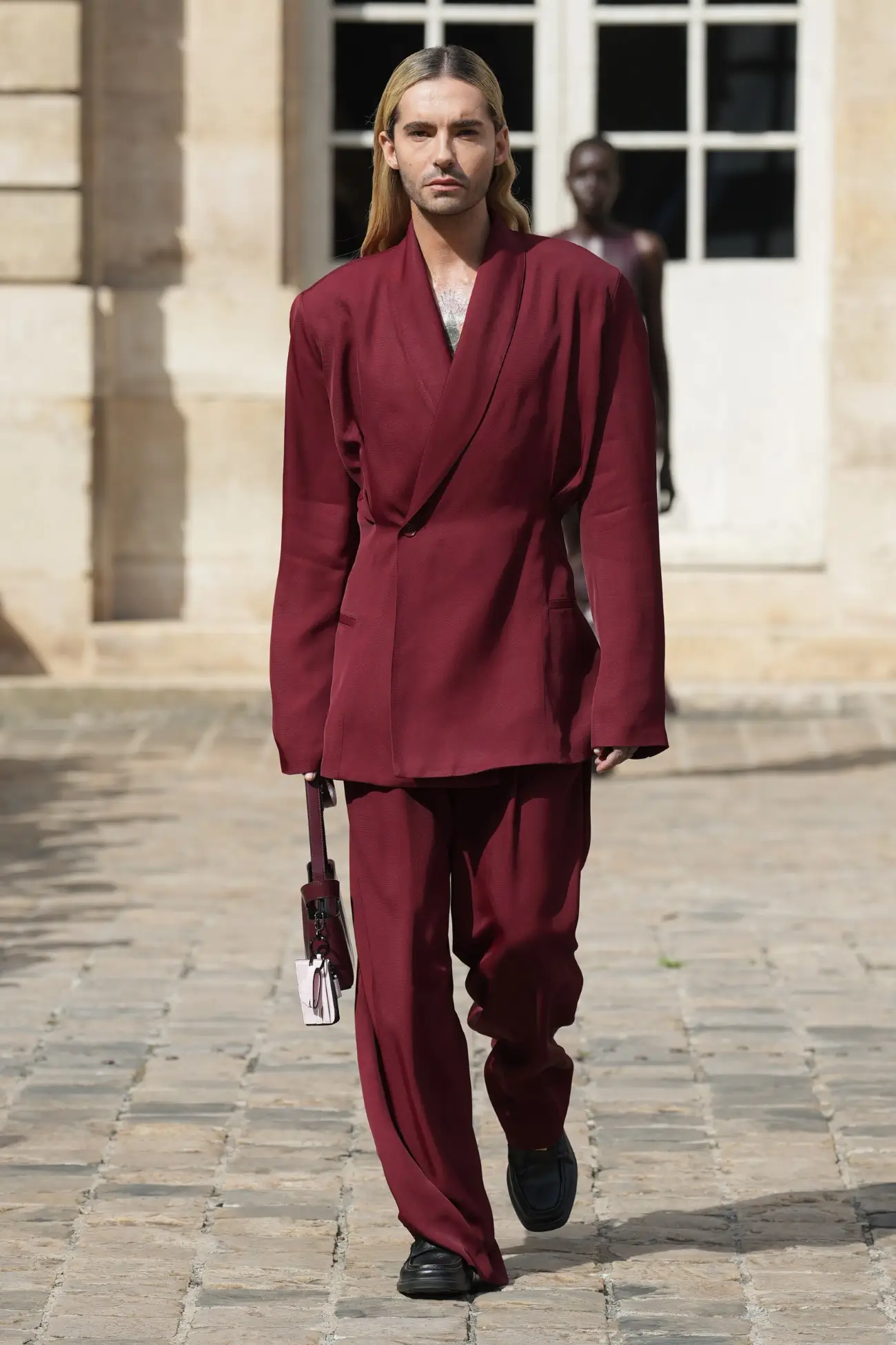 LGN LOUIS GABRIEL NOUCHI dévoile une intrigante collection printemps 2025 inspirée par “Le Parfum”