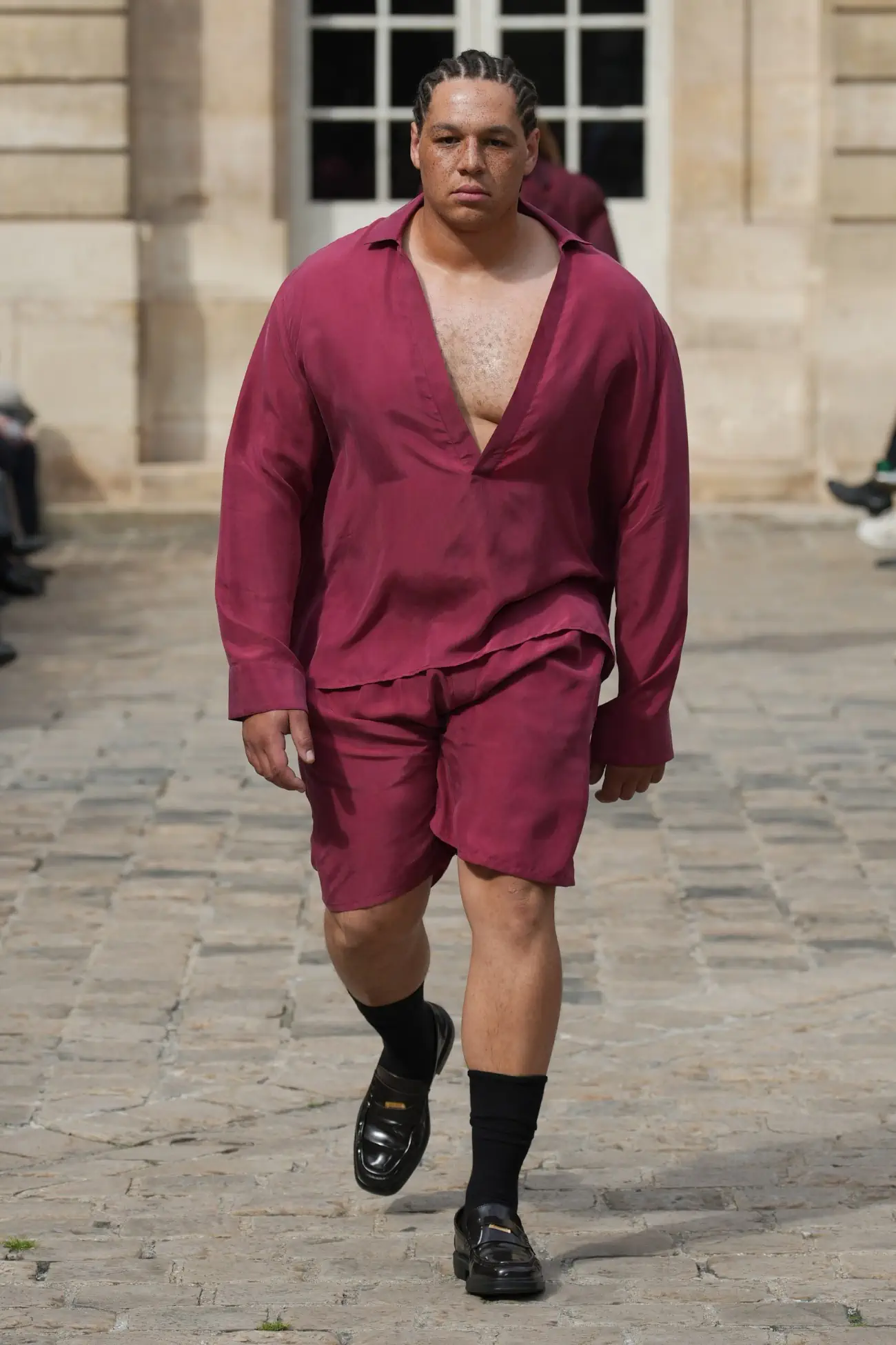 LGN LOUIS GABRIEL NOUCHI dévoile une intrigante collection printemps 2025 inspirée par “Le Parfum”