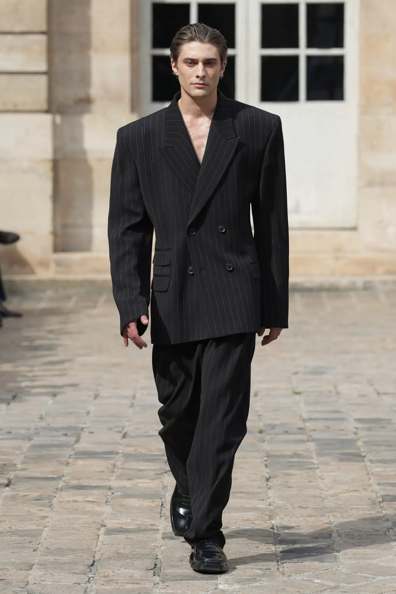 LGN LOUIS GABRIEL NOUCHI dévoile une intrigante collection printemps 2025 inspirée par “Le Parfum”