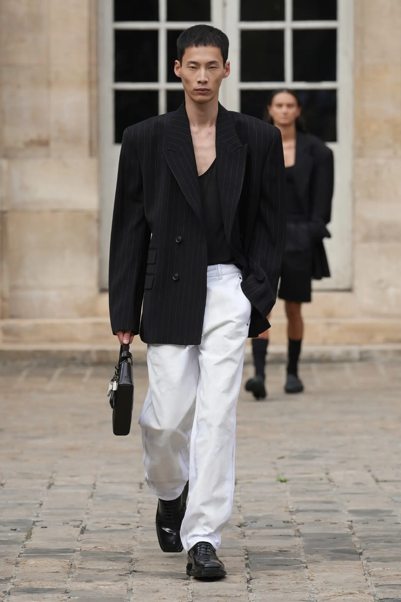 LGN LOUIS GABRIEL NOUCHI dévoile une intrigante collection printemps 2025 inspirée par “Le Parfum”