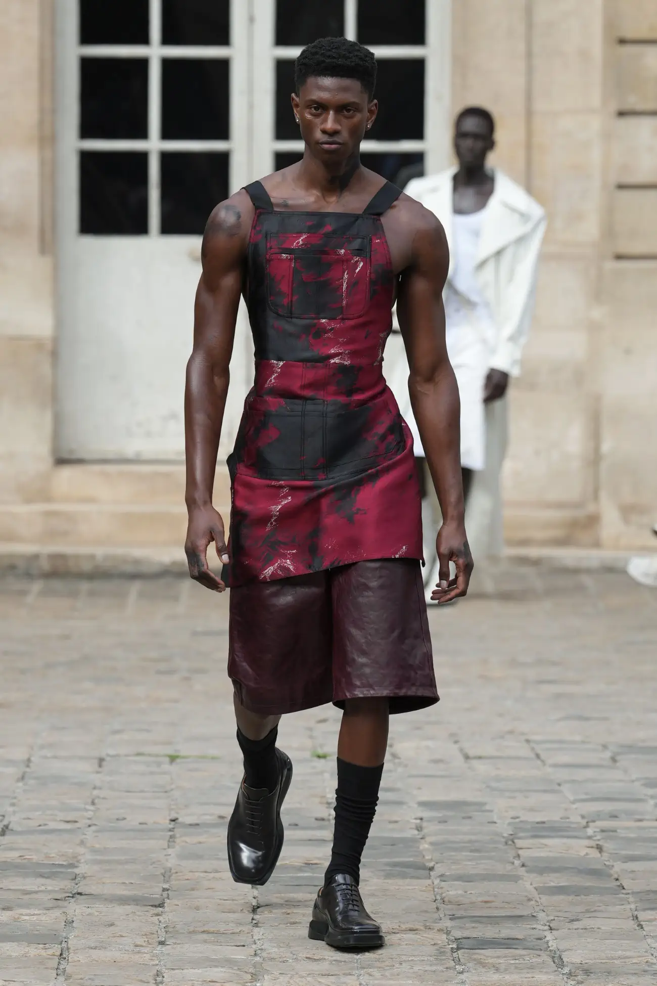 LGN LOUIS GABRIEL NOUCHI dévoile une intrigante collection printemps 2025 inspirée par “Le Parfum”