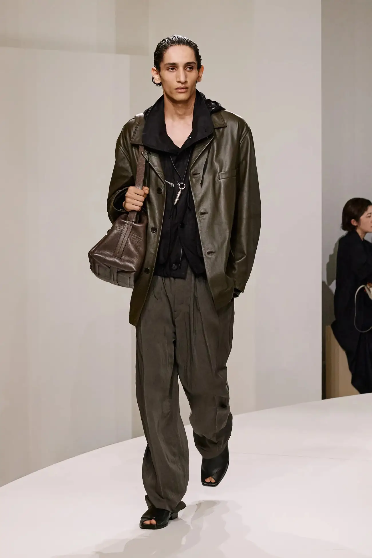 LEMAIRE Printemps 2025, le chic parisien sans effort rencontre la modernité