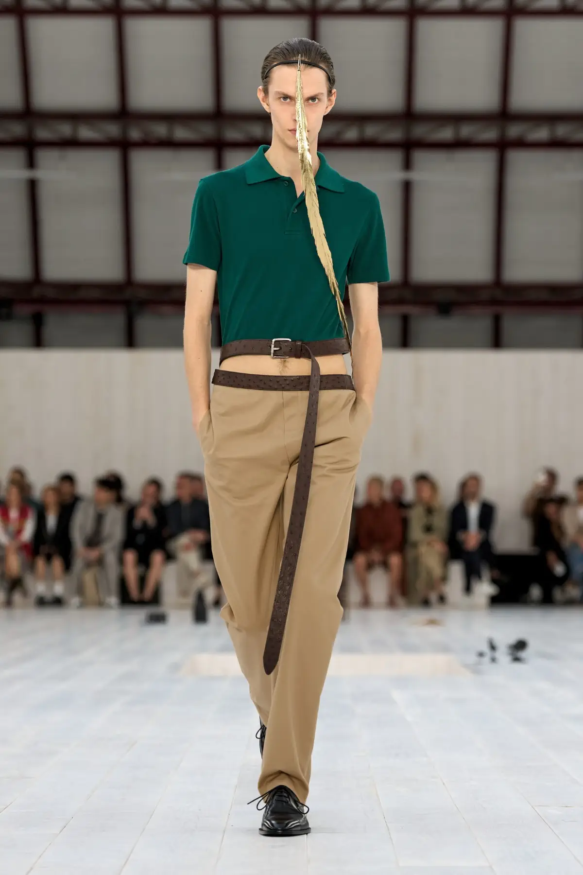 LOEWE Printemps 2025, l'exercice de retenue de Jonathan Anderson