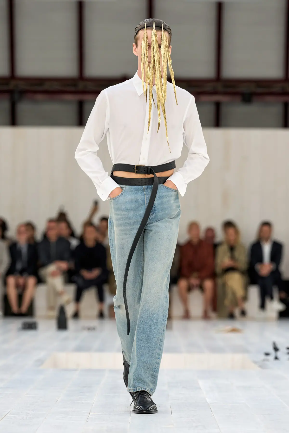 LOEWE Printemps 2025, l'exercice de retenue de Jonathan Anderson
