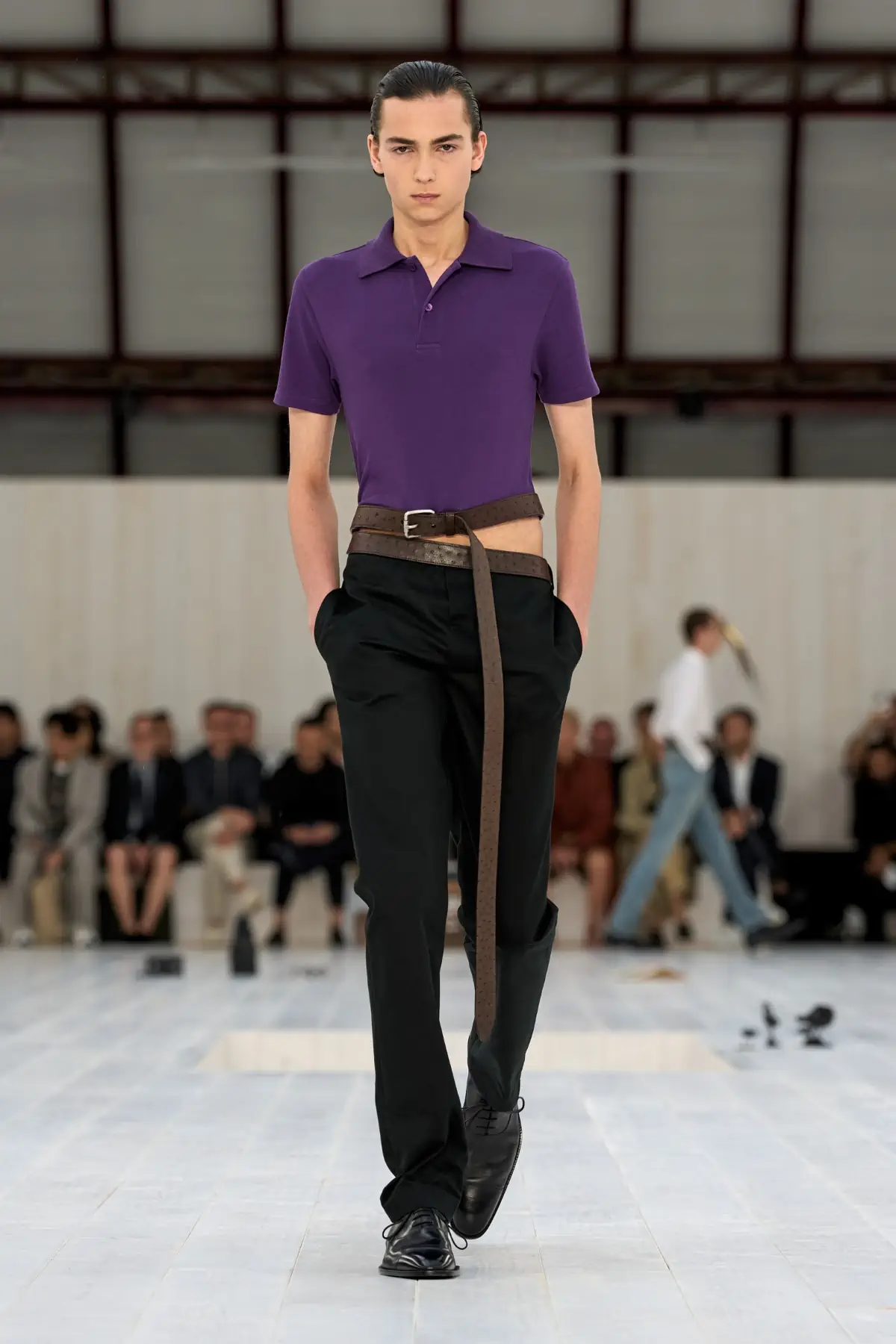 LOEWE Printemps 2025, l'exercice de retenue de Jonathan Anderson