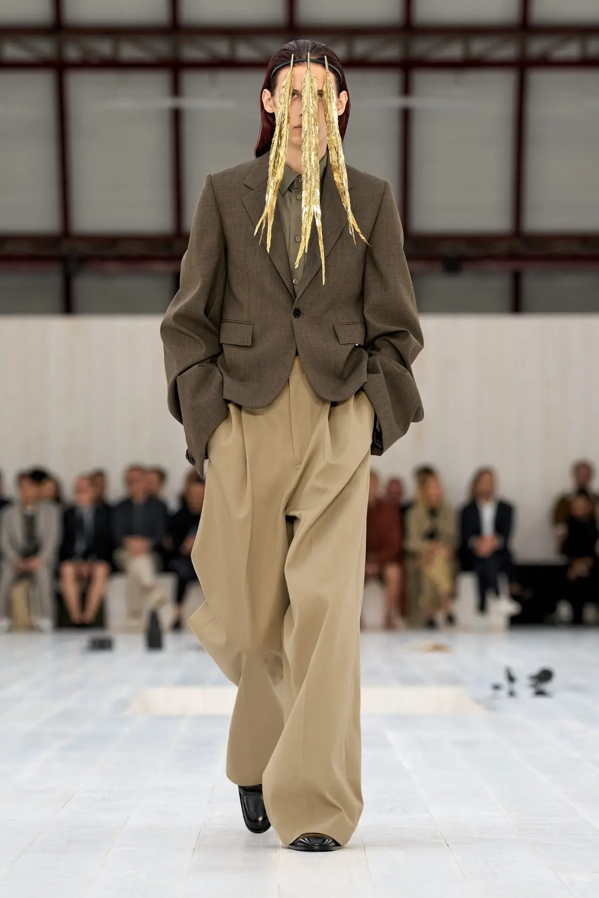 LOEWE Printemps 2025, l'exercice de retenue de Jonathan Anderson