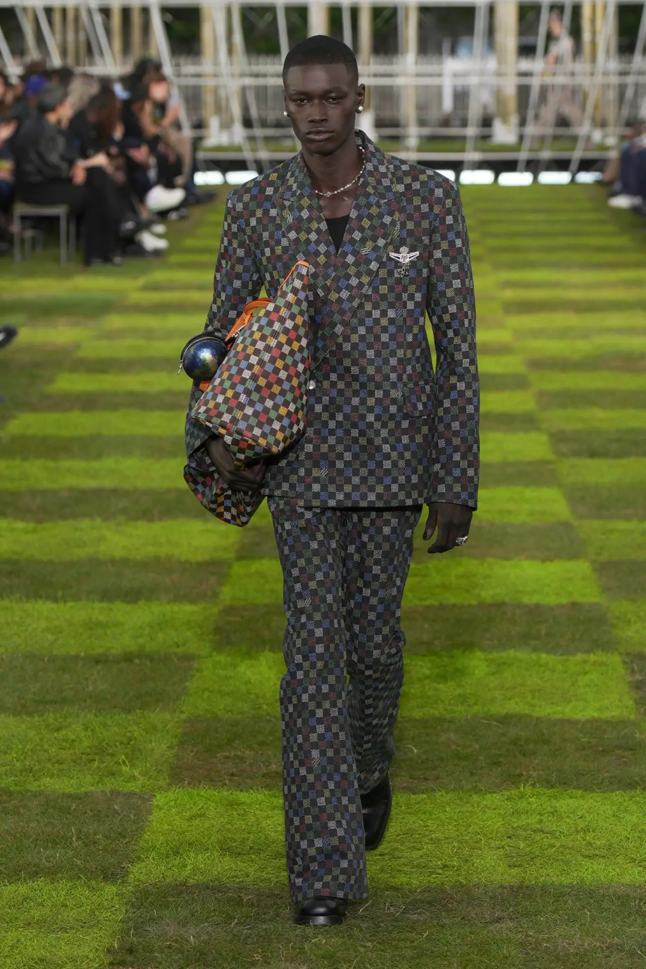 Pharrell Williams fait ses débuts olympiques avec la collection Printemps 2025 de Louis Vuitton