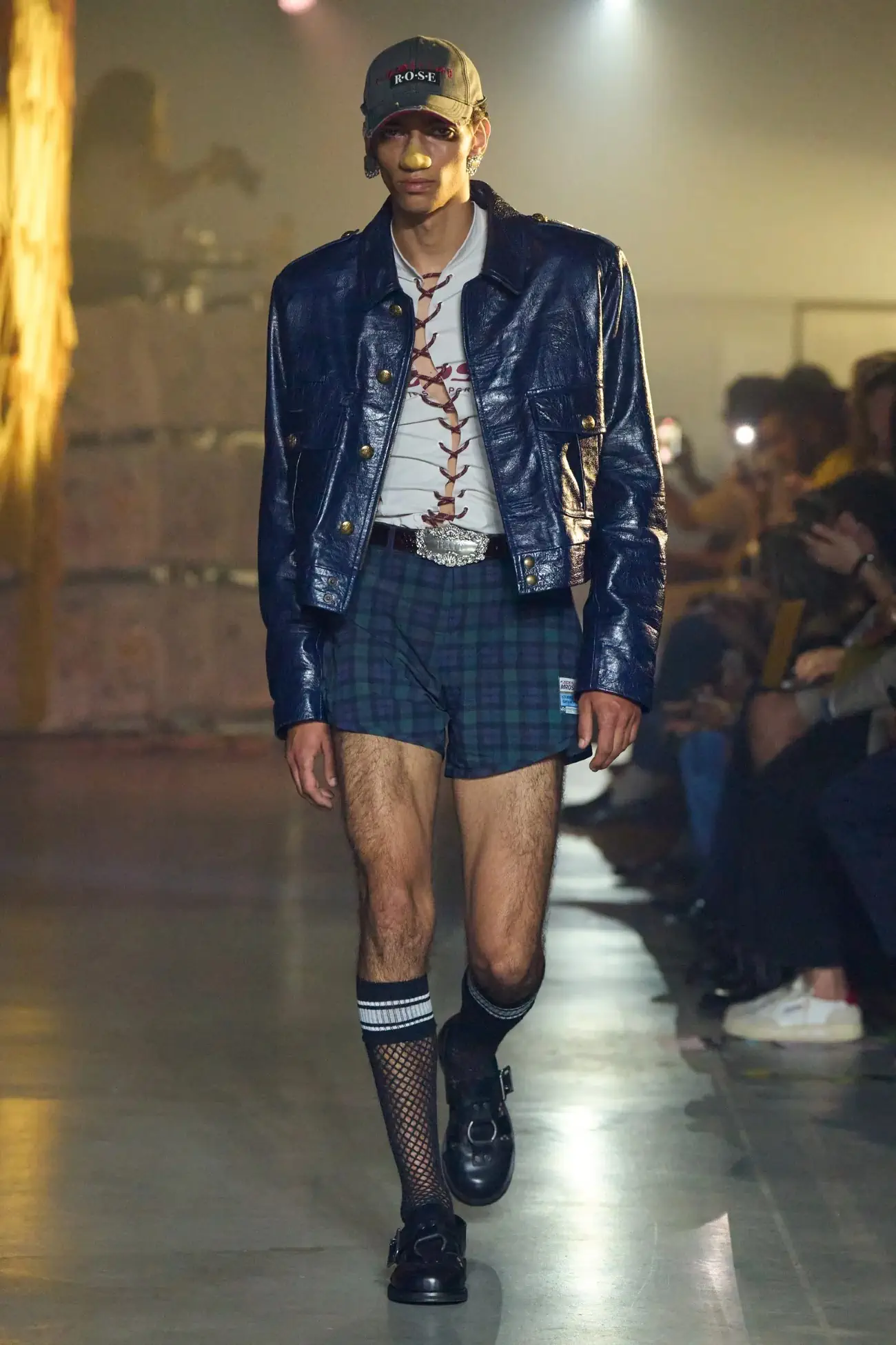 Martine Rose dévoile une collection printemps 2025 dérangeante qui repousse les limites