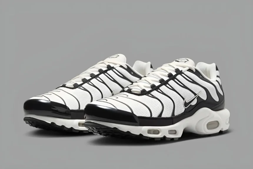 La Nike Air Max Plus Se Pare De Teintes Panda Pour Une Sortie Prete Pour L ete ESSENTIAL HOMME