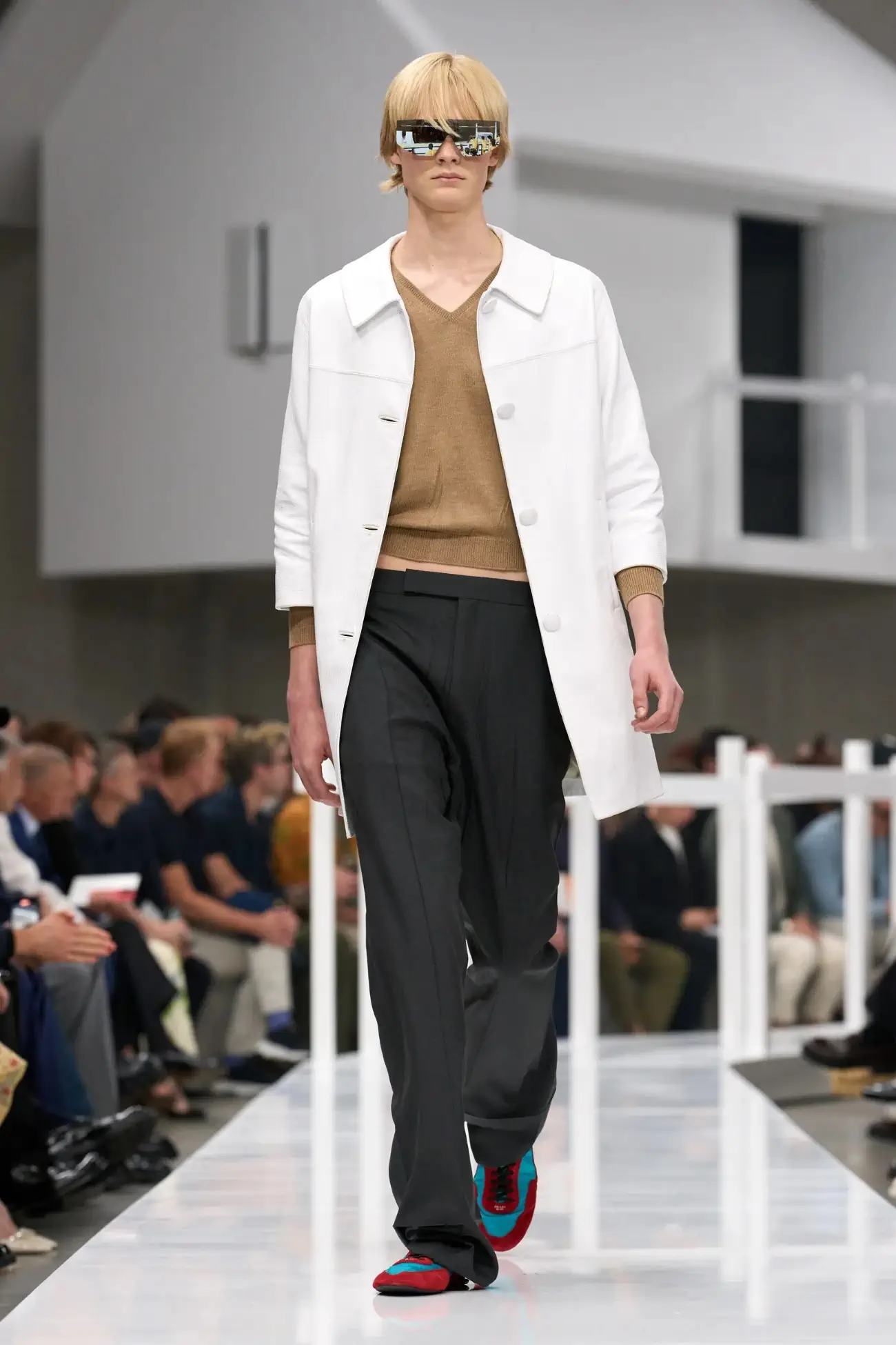 PRADA Printemps 2025, un voyage dans le passé