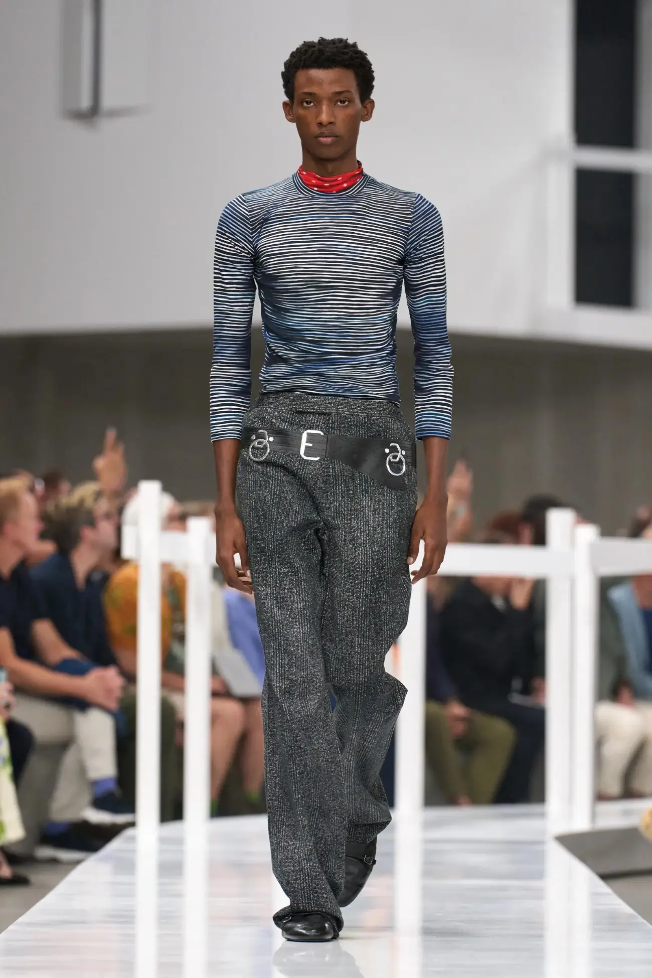 PRADA Printemps 2025, un voyage dans le passé
