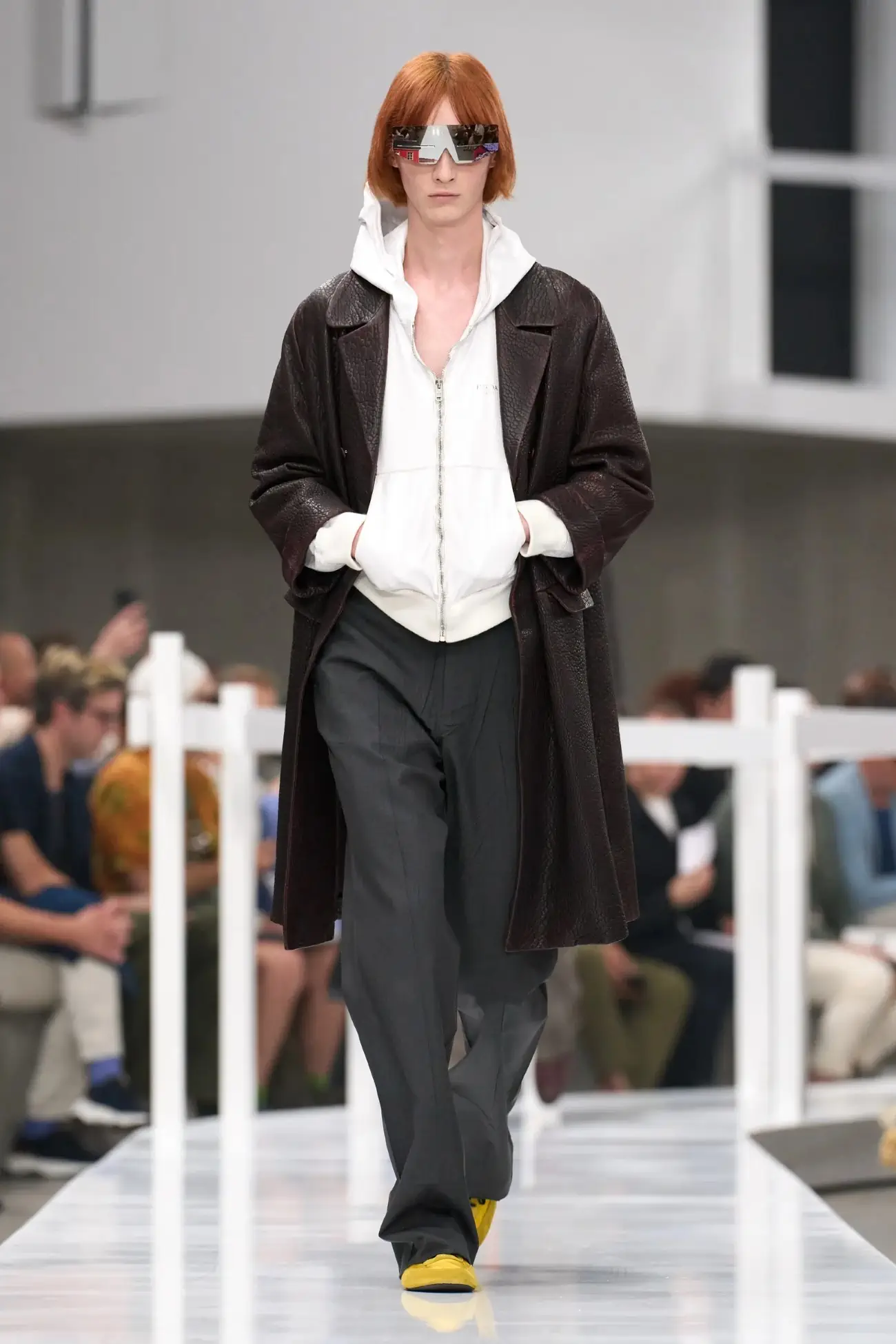 PRADA Printemps 2025, un voyage dans le passé