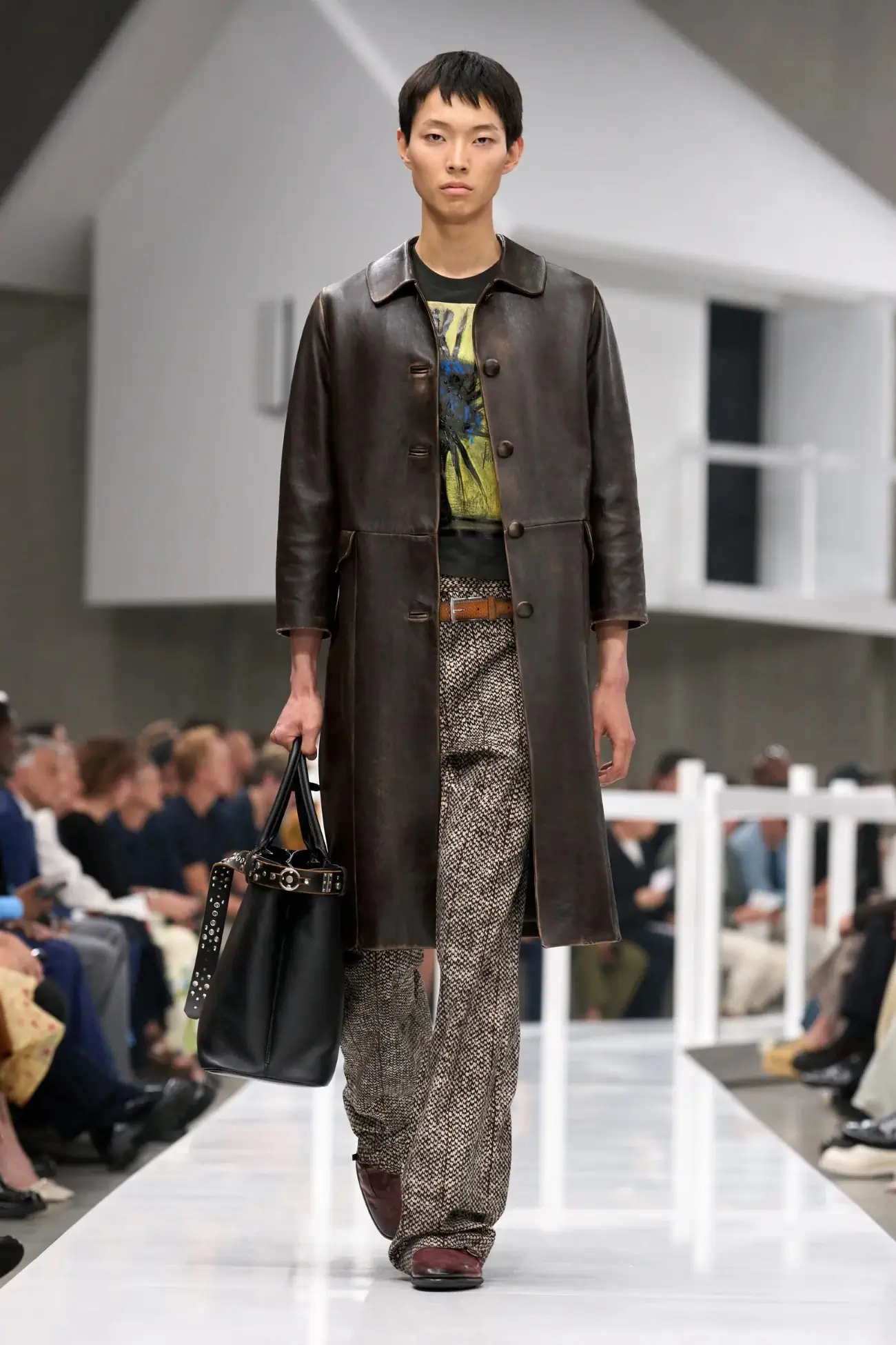 PRADA Printemps 2025, un voyage dans le passé