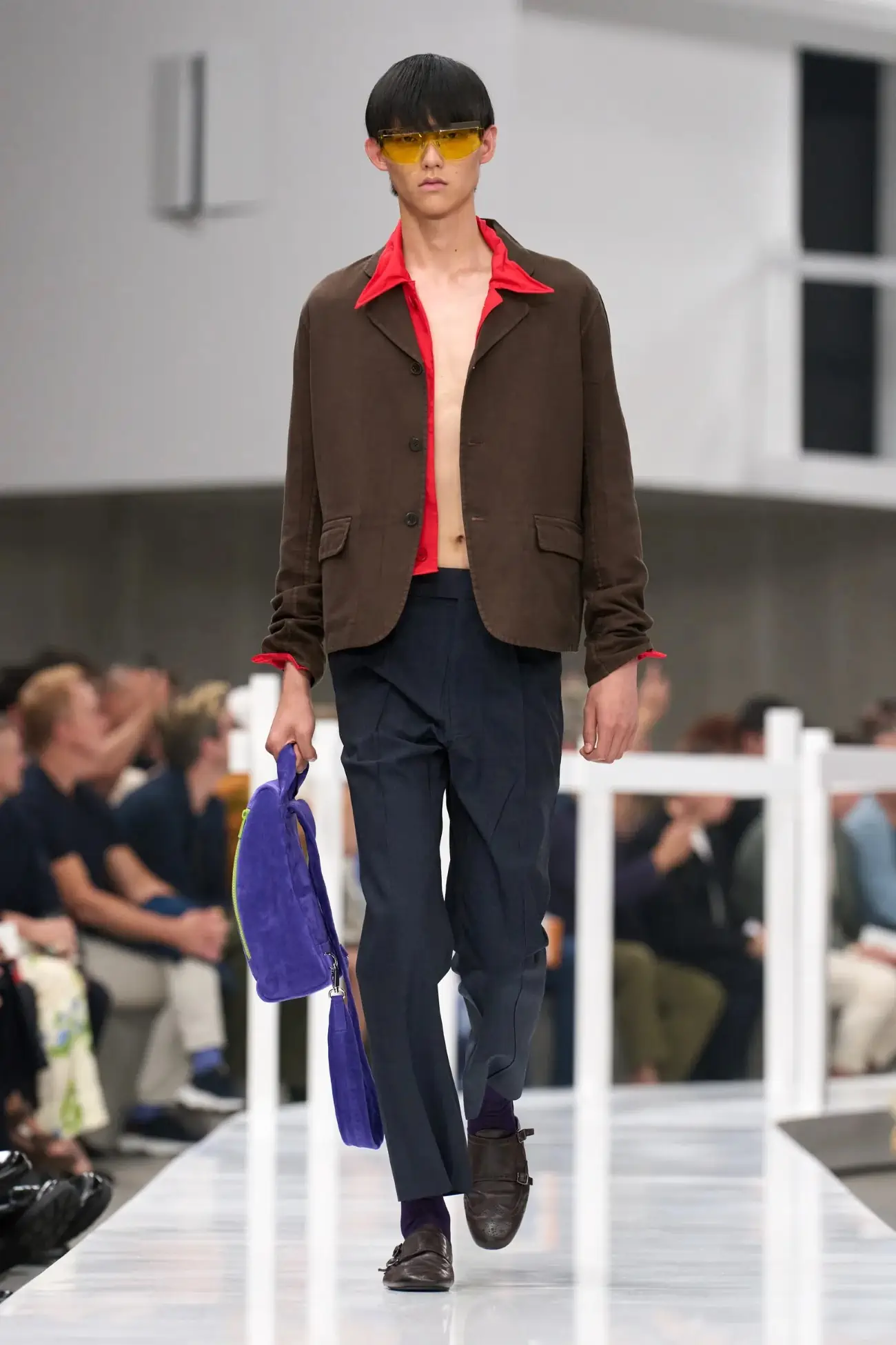 PRADA Printemps 2025, un voyage dans le passé