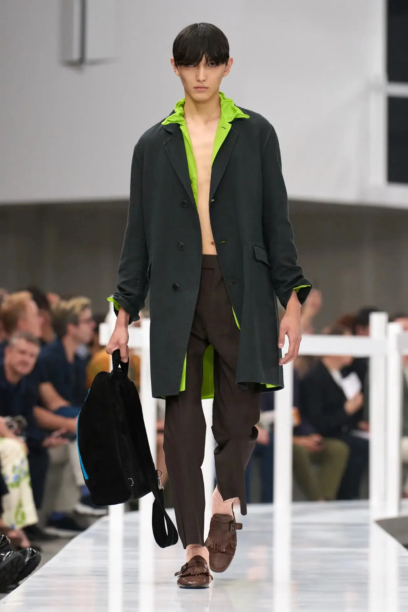 PRADA Printemps 2025, un voyage dans le passé