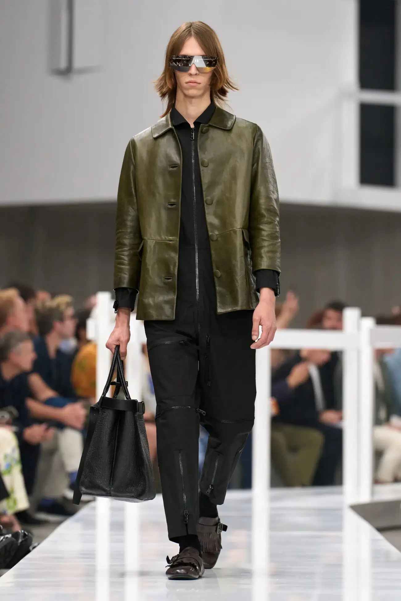 PRADA Printemps 2025, un voyage dans le passé