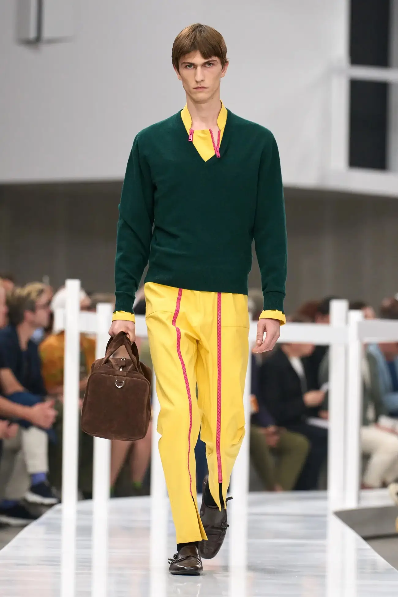 PRADA Printemps 2025, un voyage dans le passé