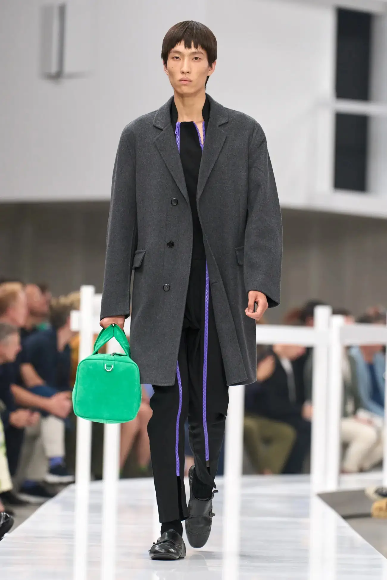 PRADA Printemps 2025, un voyage dans le passé