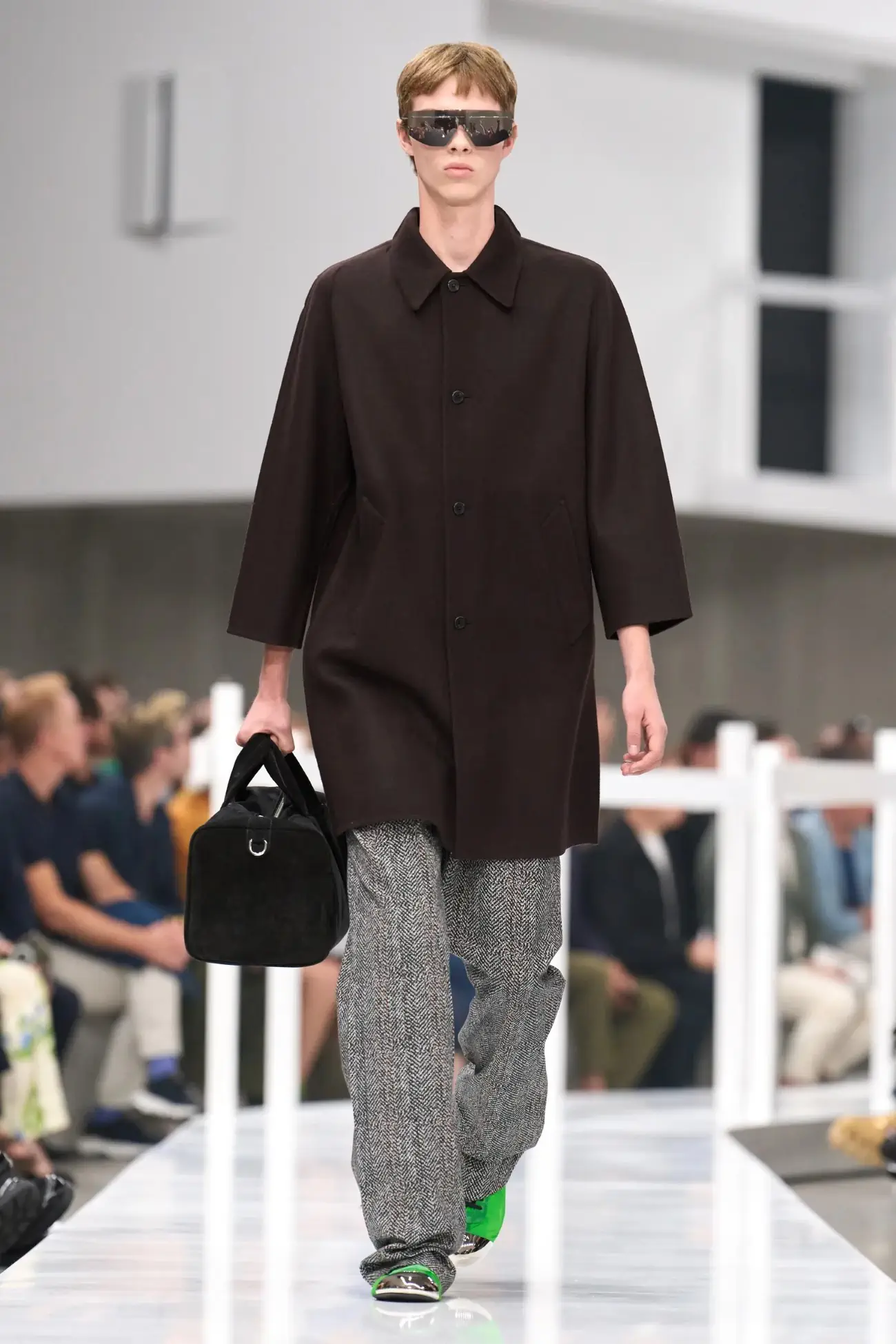 PRADA Printemps 2025, un voyage dans le passé