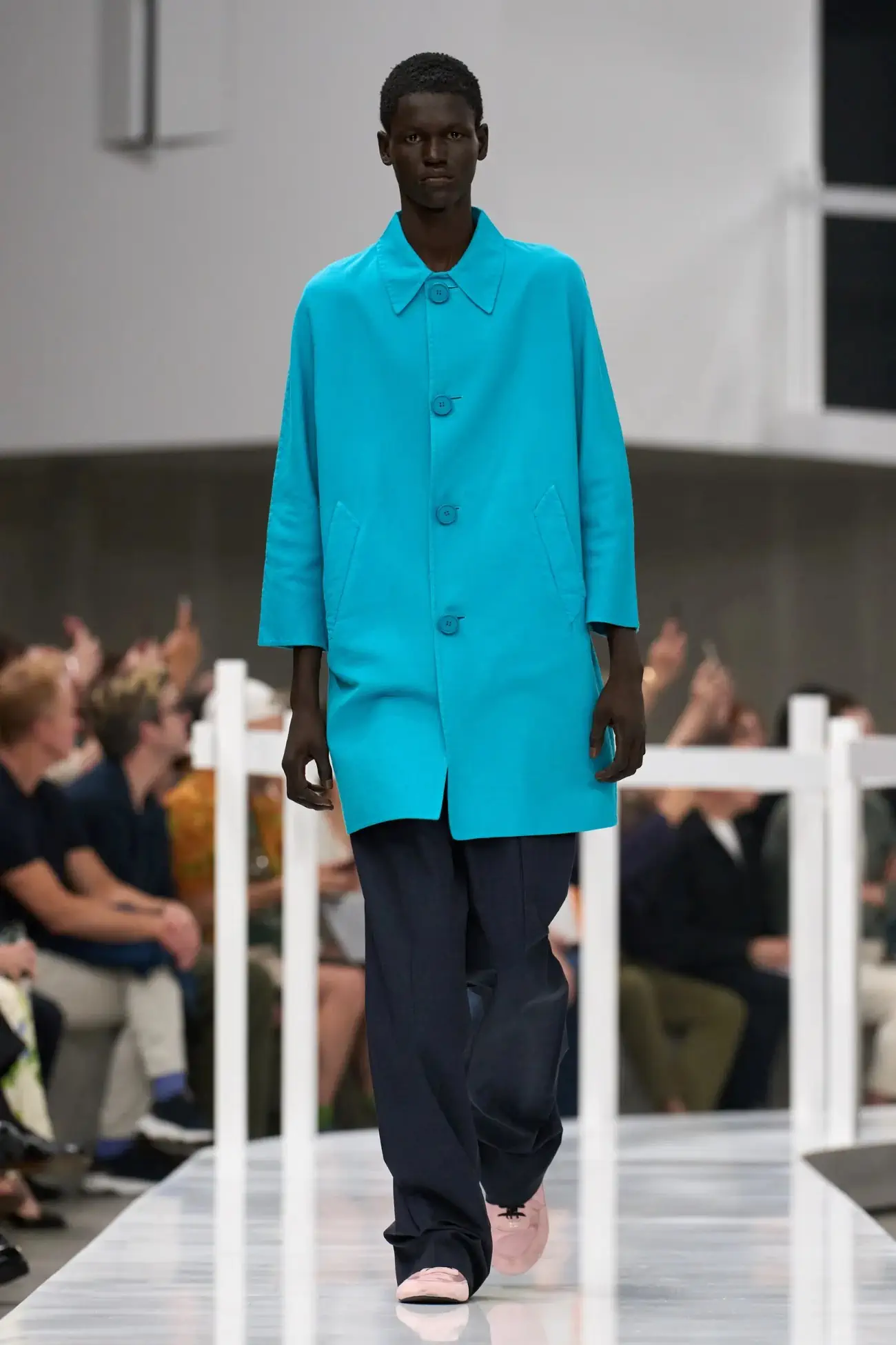 PRADA Printemps 2025, un voyage dans le passé