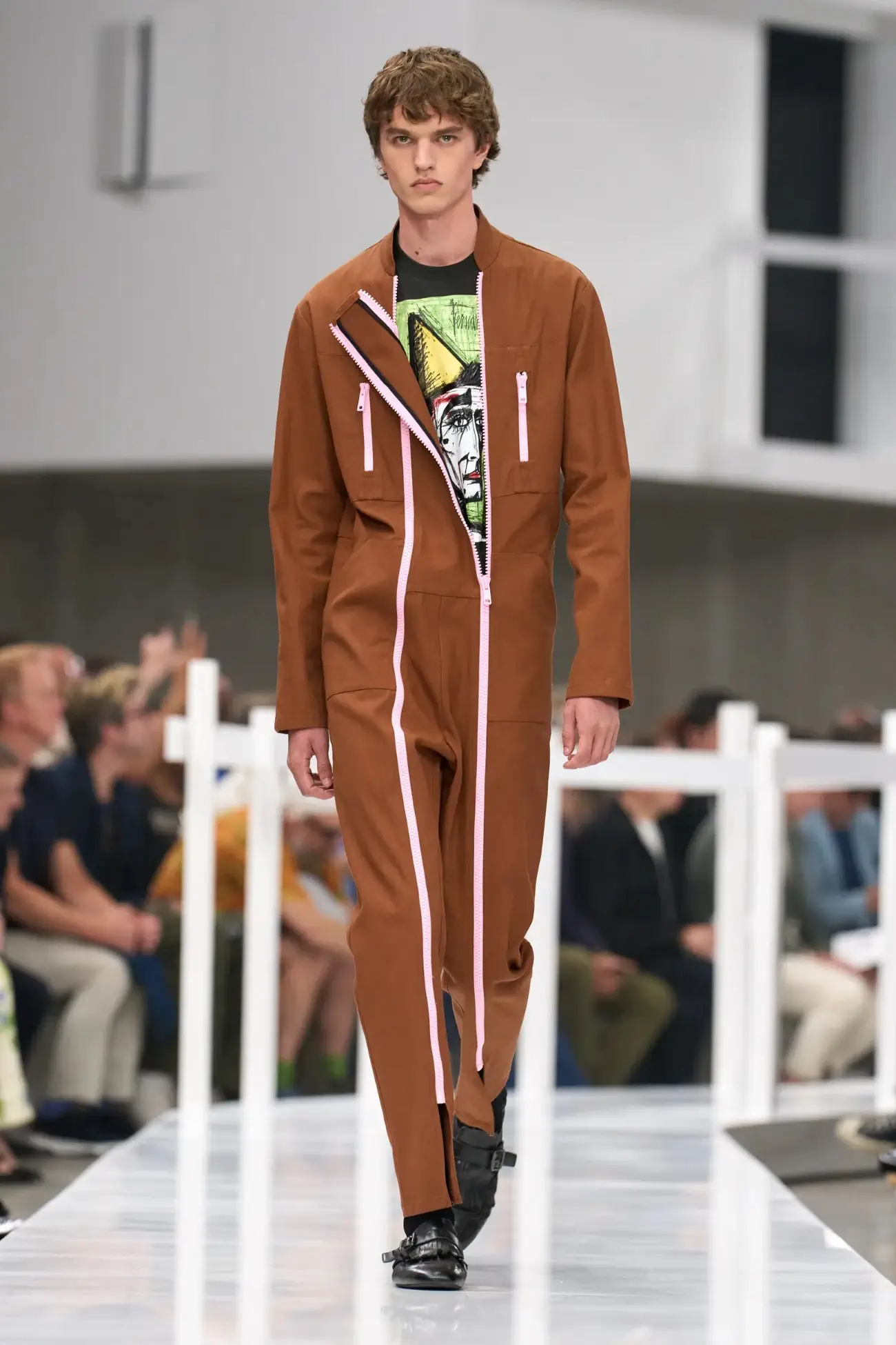 PRADA Printemps 2025, un voyage dans le passé