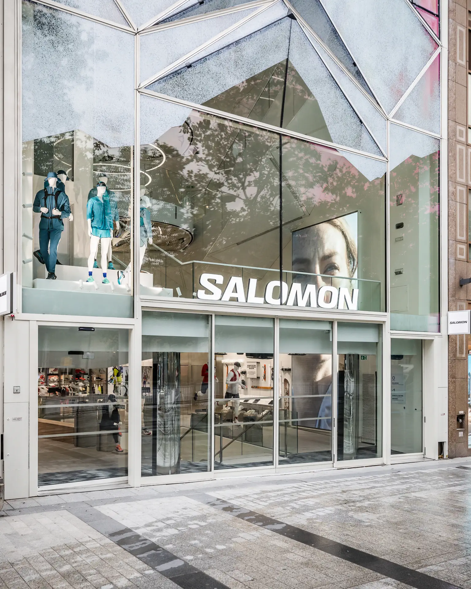 SALOMON s'installe sur les Champs-Élysées à Paris avec un nouveau magasin phare