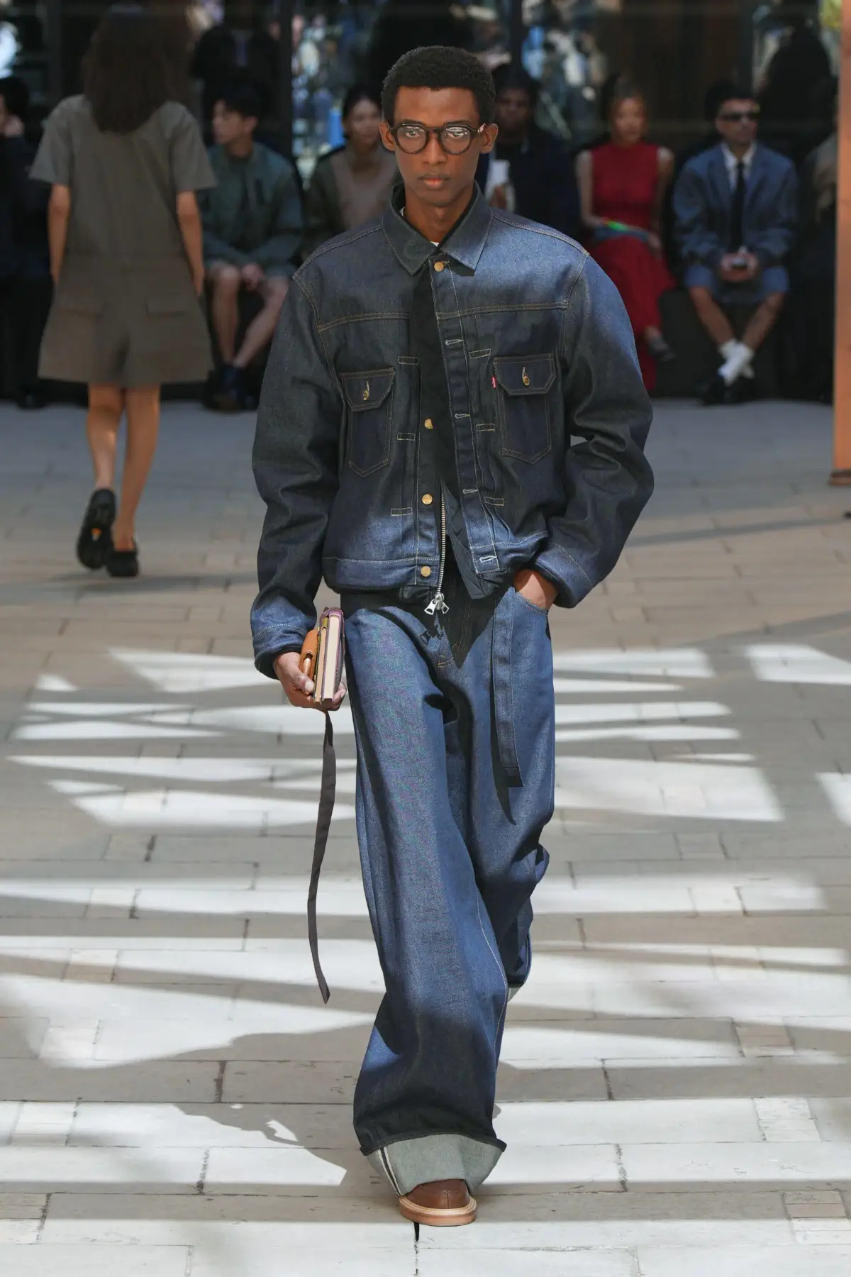 Chitose Abe associe esprit rebelle et cool classique pour la collection Sacai Printemps 2025