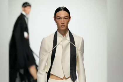 La collection Printemps 2025 de SEAN SUEN brouille les frontières entre les sexes grâce à un tailoring exquis