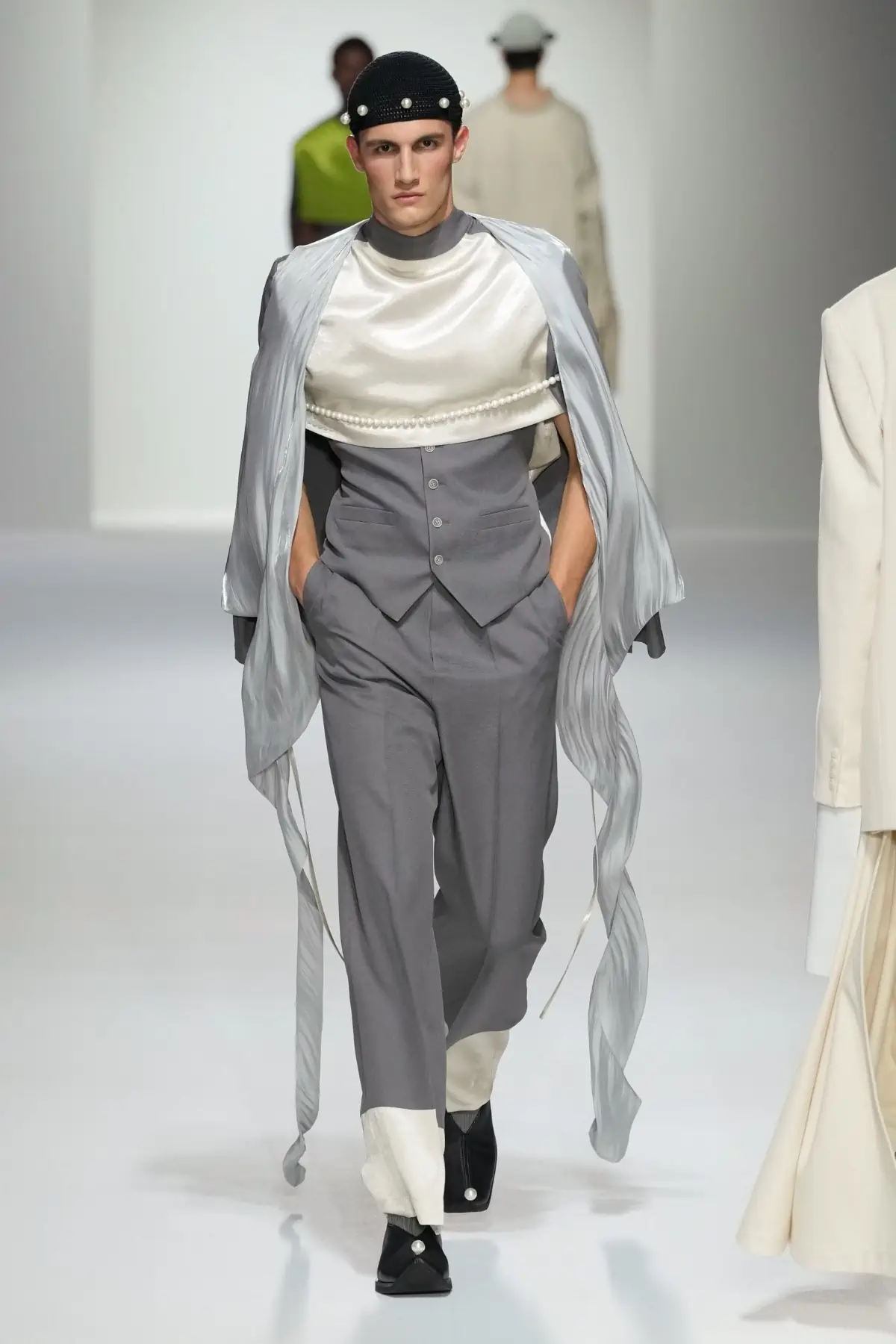 La collection Printemps 2025 de SEAN SUEN brouille les frontières entre les sexes grâce à un tailoring exquis