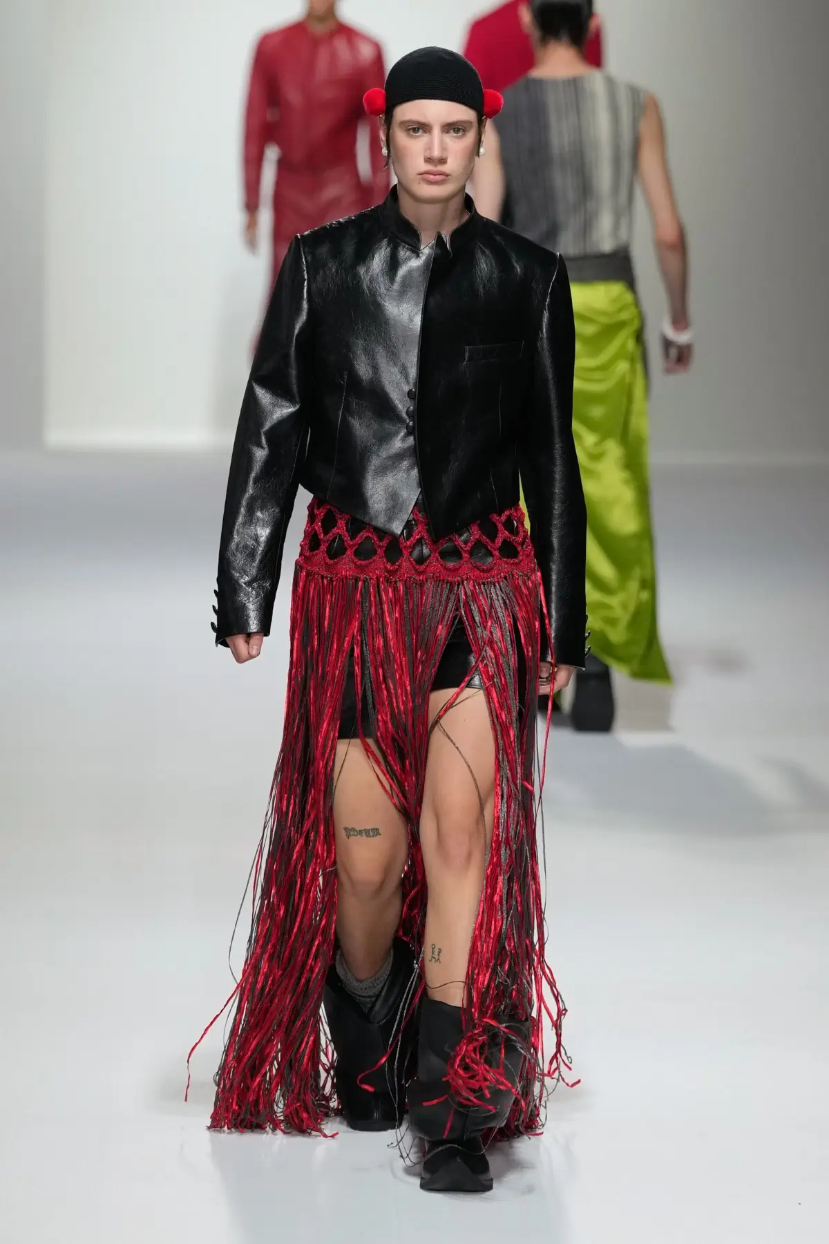 La collection Printemps 2025 de SEAN SUEN brouille les frontières entre les sexes grâce à un tailoring exquis