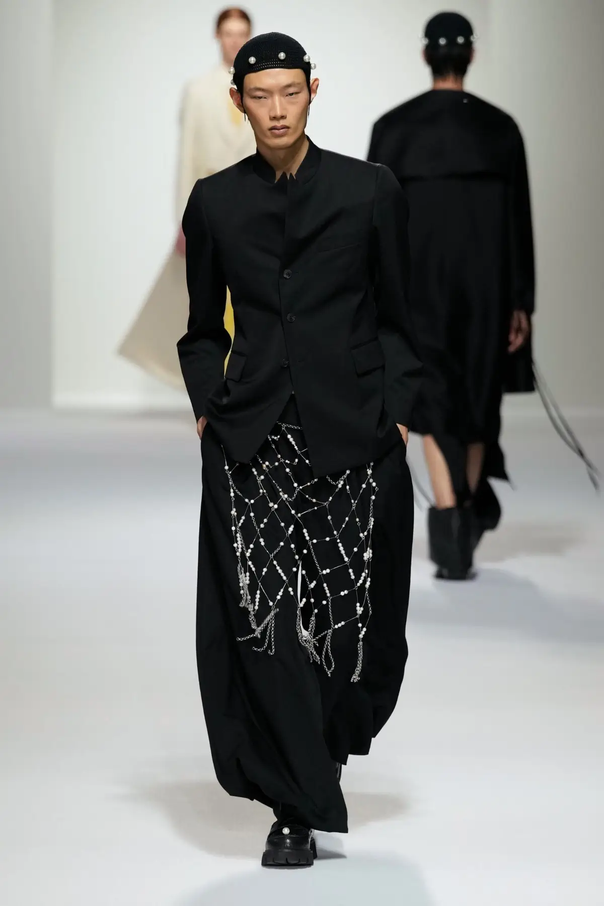 La collection Printemps 2025 de SEAN SUEN brouille les frontières entre les sexes grâce à un tailoring exquis