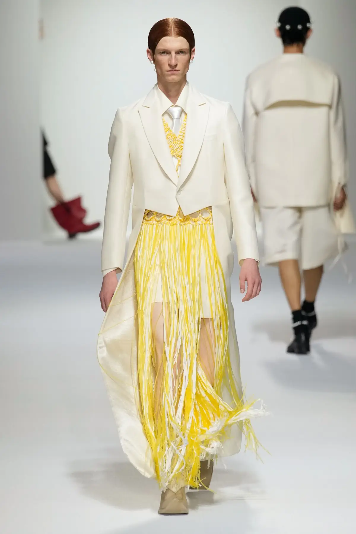 La collection Printemps 2025 de SEAN SUEN brouille les frontières entre les sexes grâce à un tailoring exquis