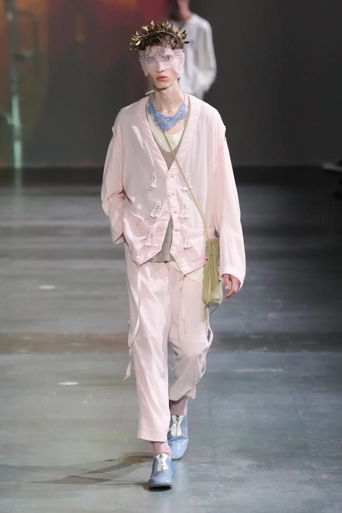 UNDERCOVER de Jun Takahashi s'envole avec une collection Printemps 2025 sans frontières