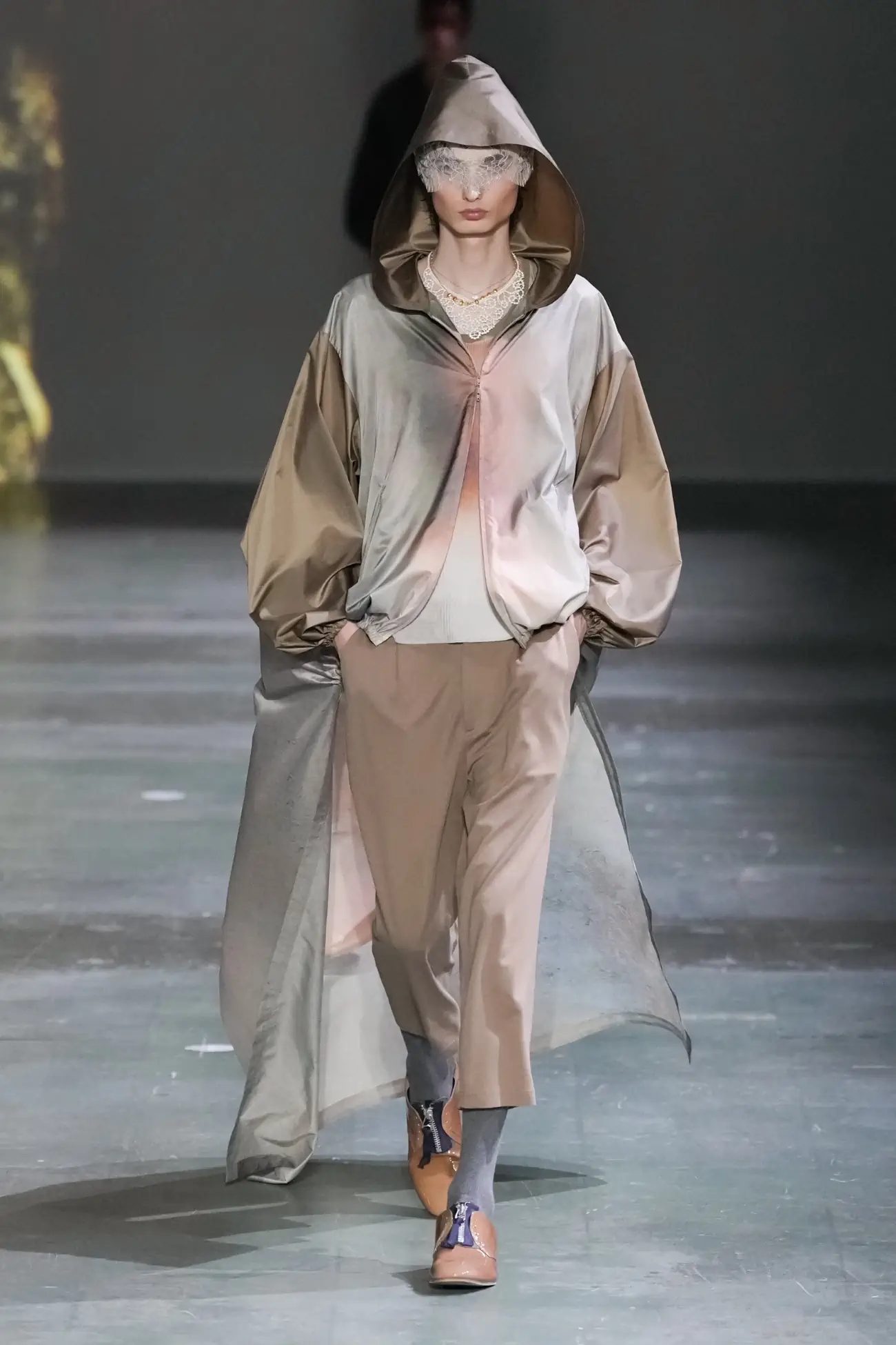 UNDERCOVER de Jun Takahashi s'envole avec une collection Printemps 2025 sans frontières