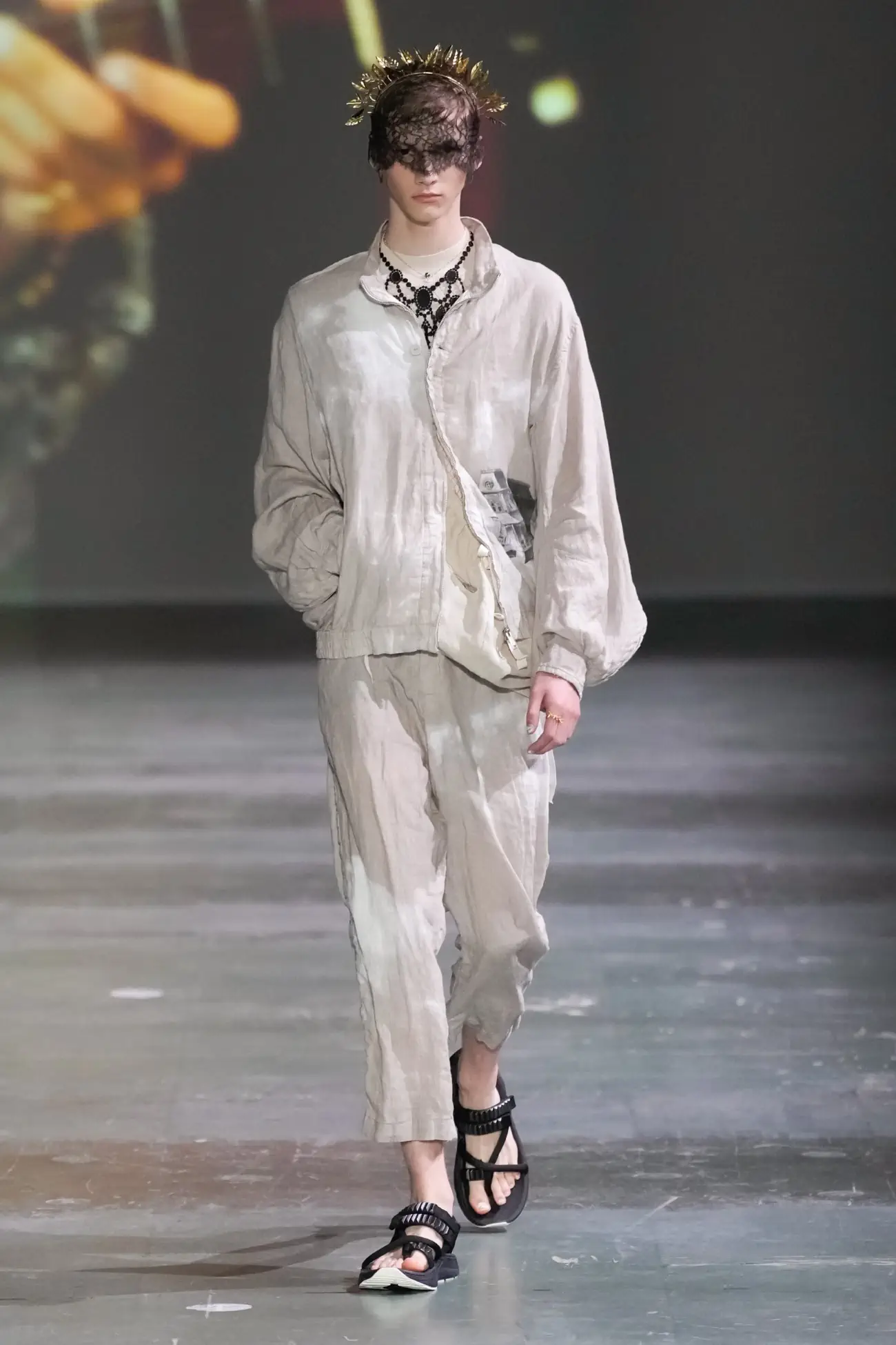 UNDERCOVER de Jun Takahashi s'envole avec une collection Printemps 2025 sans frontières