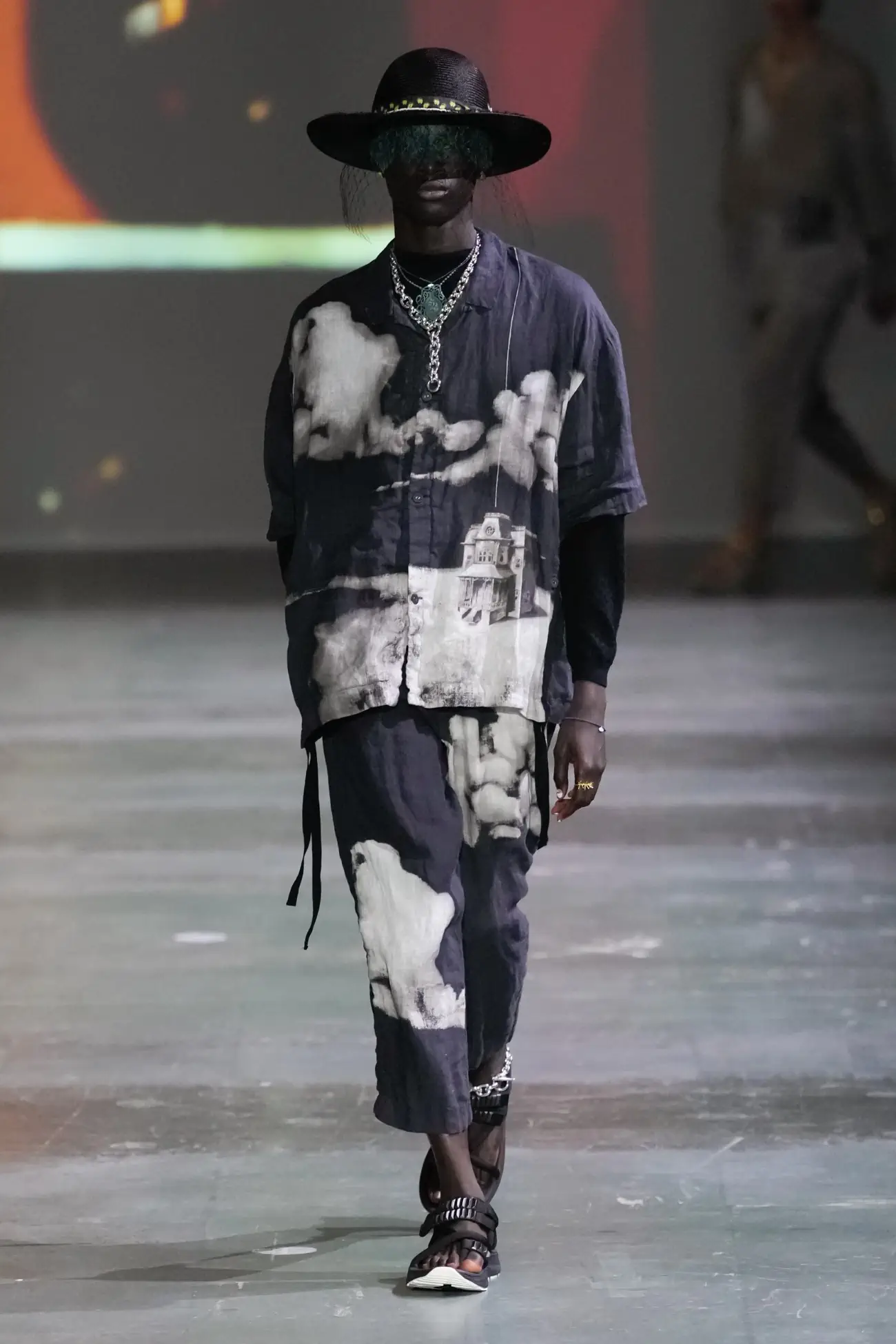 UNDERCOVER de Jun Takahashi s'envole avec une collection Printemps 2025 sans frontières