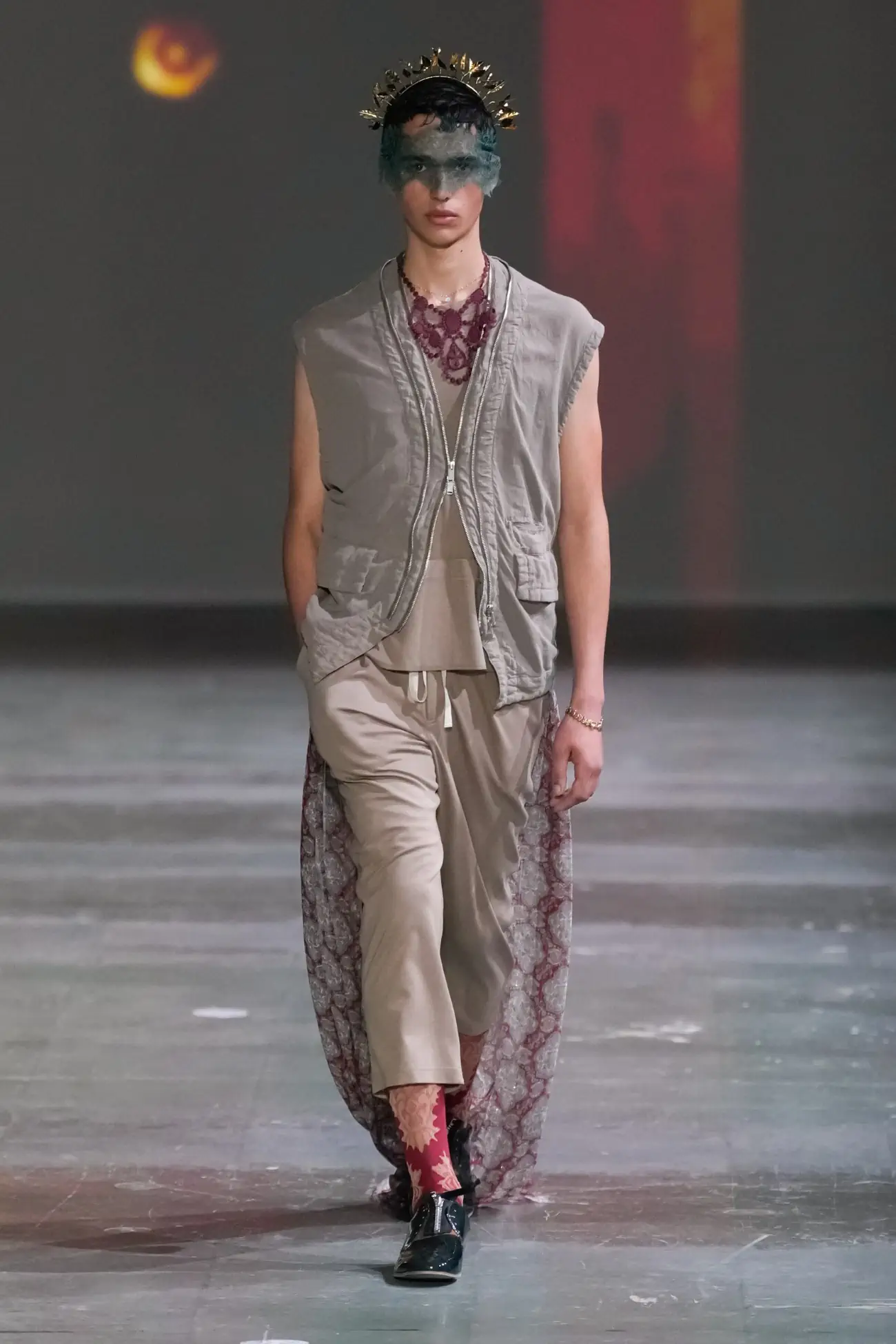 UNDERCOVER de Jun Takahashi s'envole avec une collection Printemps 2025 sans frontières