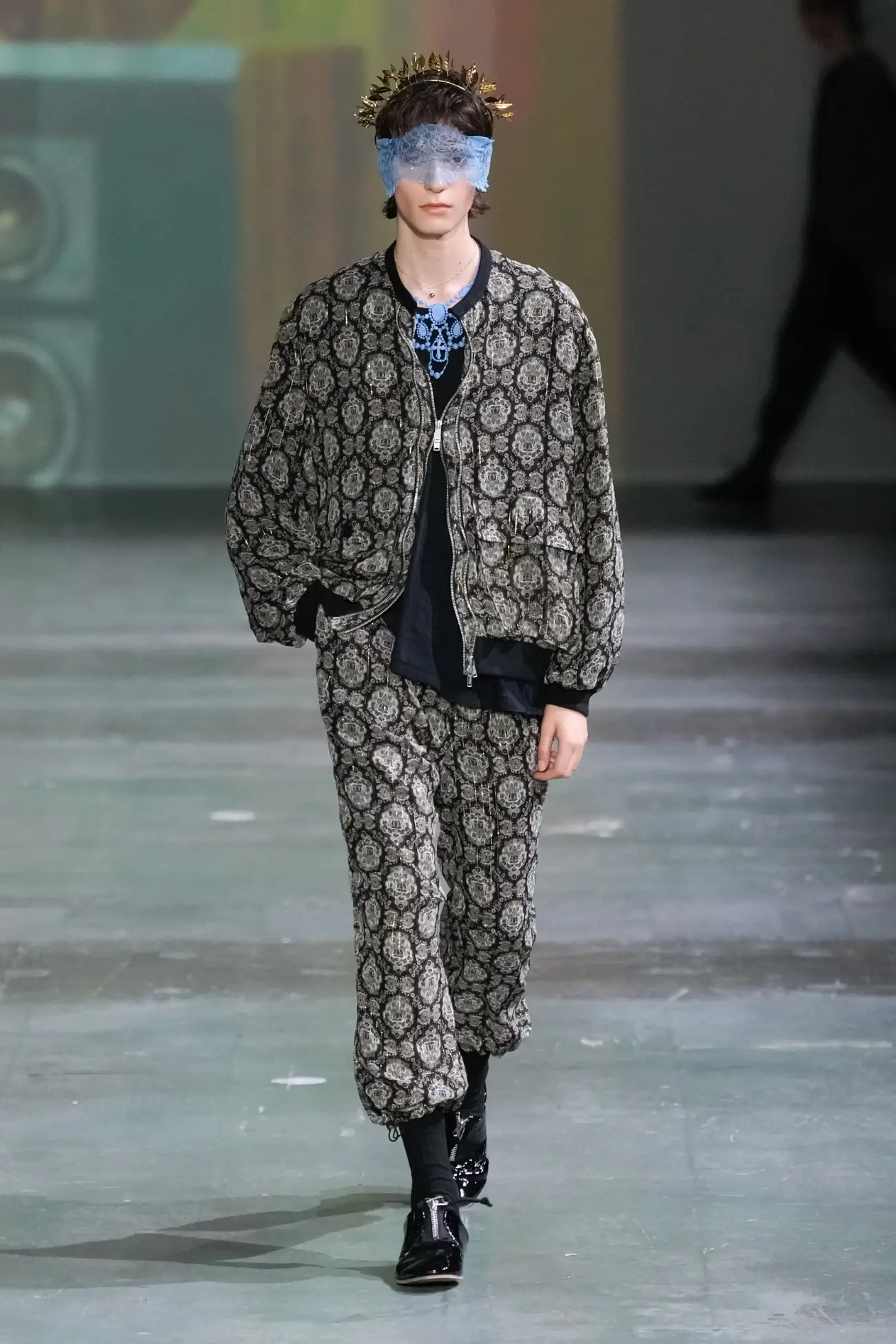 UNDERCOVER de Jun Takahashi s'envole avec une collection Printemps 2025 sans frontières