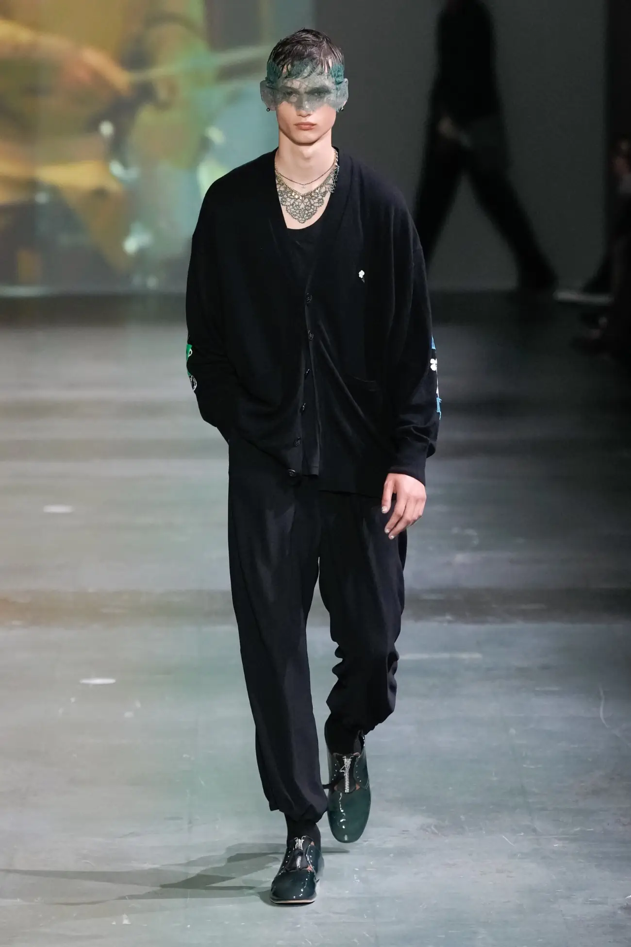 UNDERCOVER de Jun Takahashi s'envole avec une collection Printemps 2025 sans frontières